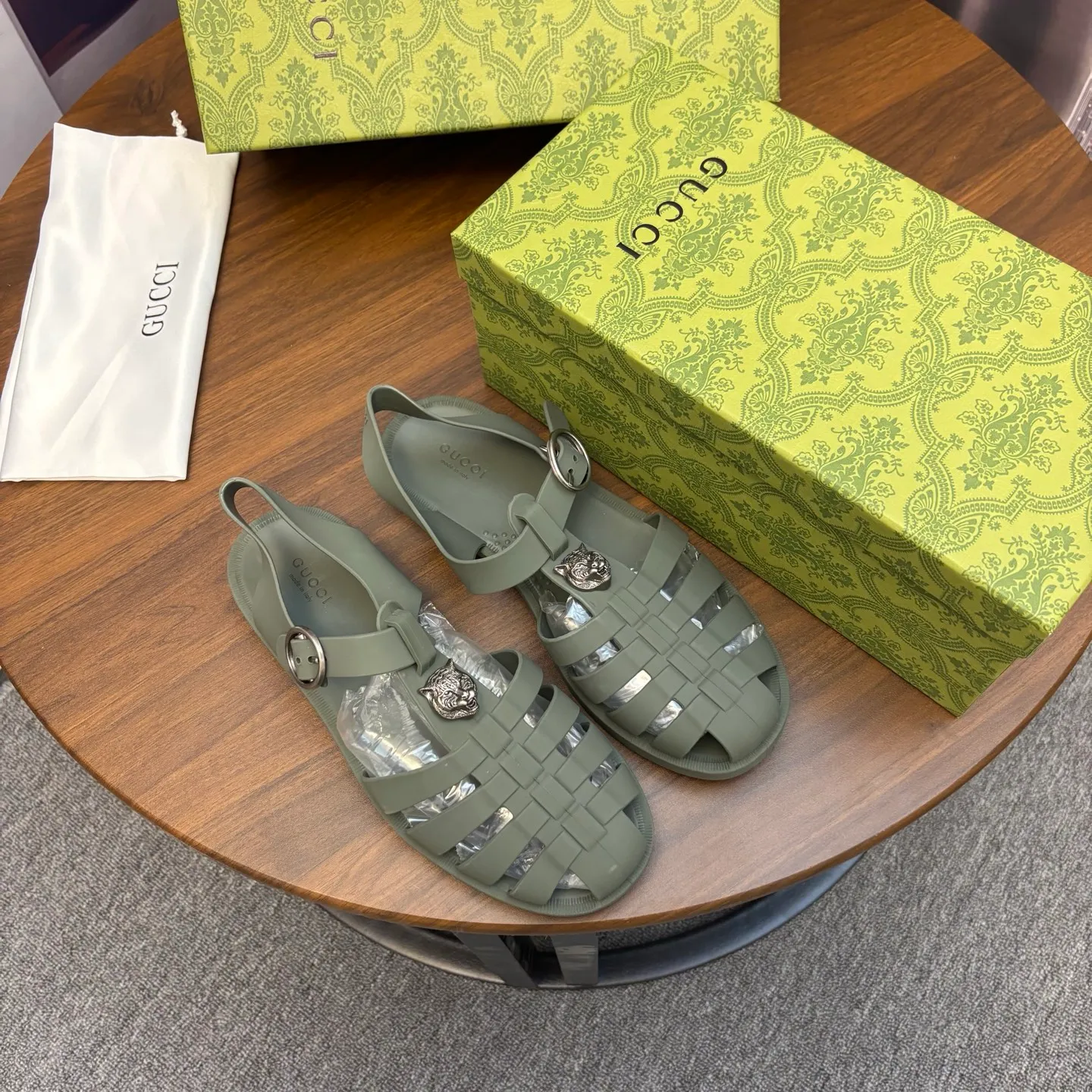 Men's shoes 260💰 [Gucci] Counter quality, top-quality original goods, real photos! Original TPU material, fine workmanship, comfortable; genuine 1:1 replica Size: 36 ~ 46